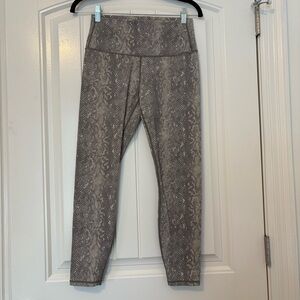 Varley Gray Khaki Snakeprint Workout Exercise Leggings Women's Size Medium